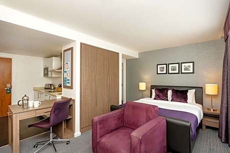 1 King Studio Suite