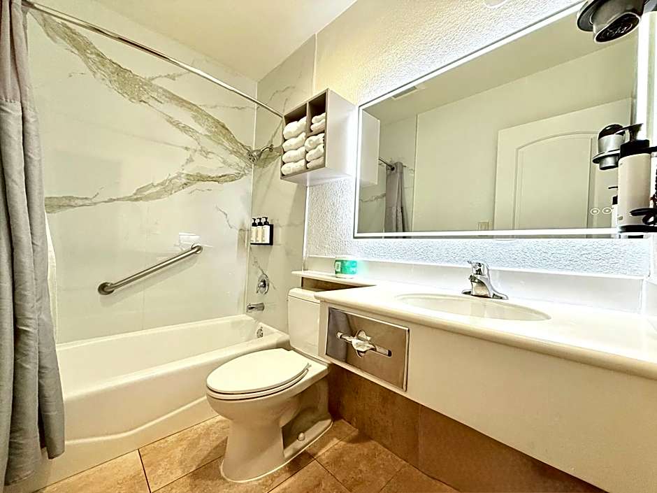 Anaheim Islander Inn And Suites