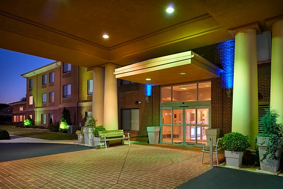 Holiday Inn Express Hotel & Suites Anniston/Oxford