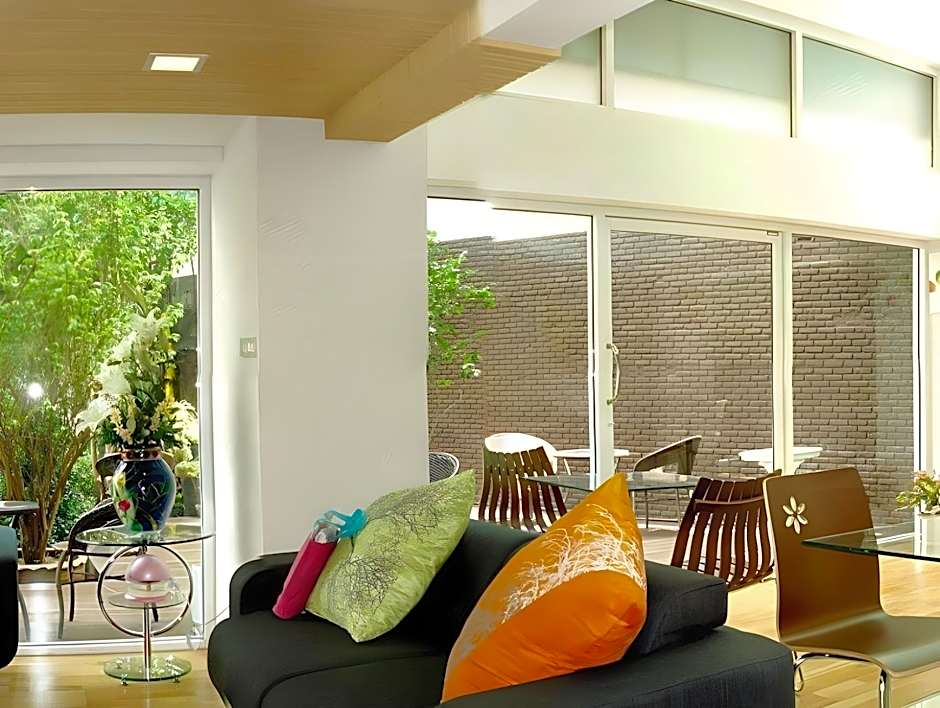 Nantra Sukhumvit 39 Hotel