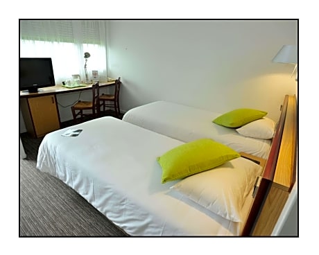 2 Single Beds