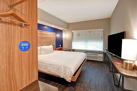 1 King Bed