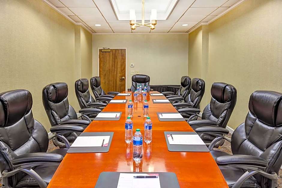 Crowne Plaza Dulles Airport By IHG