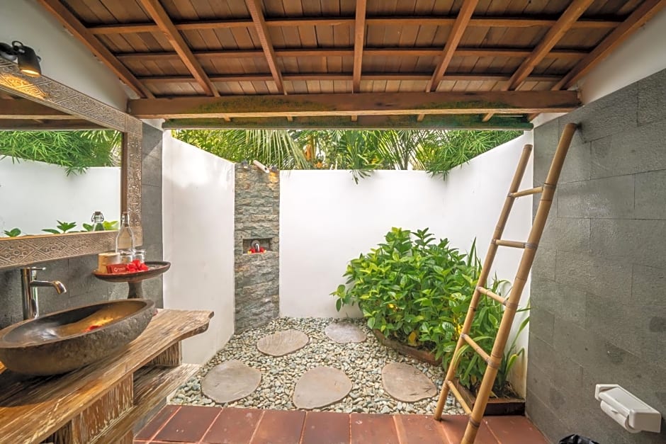 Flower Bud Bungalow Balangan
