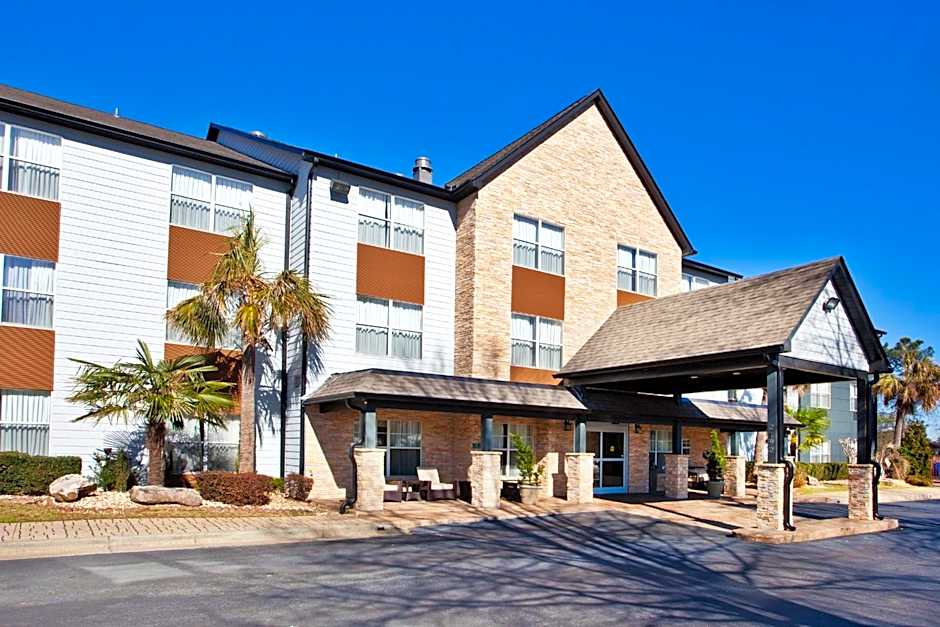 Baymont Inn & Suites by Wyndham Morrow/Atlanta I-75 South