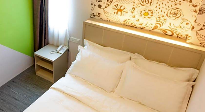 THE CROWN HOTEL @ KLIA 