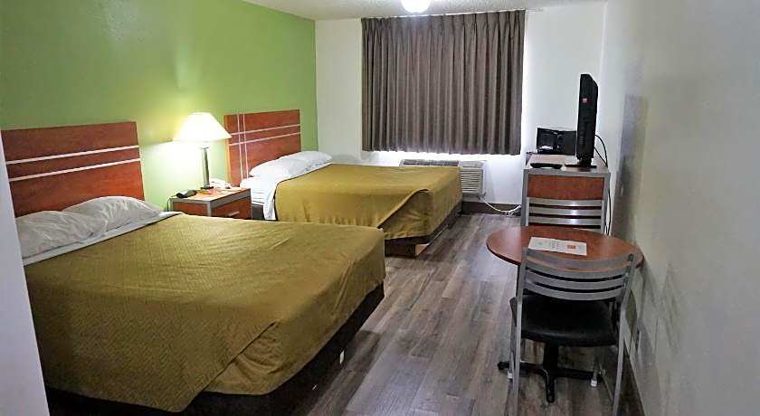 Econo Lodge Inn & Suites Pekin - Peoria Area