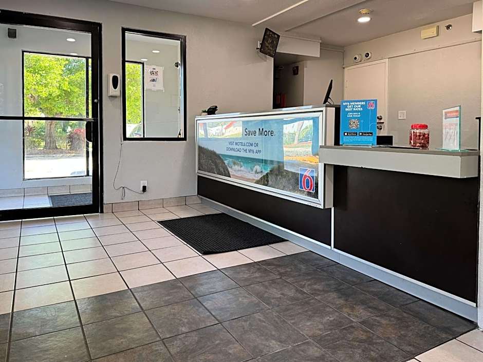 Motel 6-Bradenton, FL