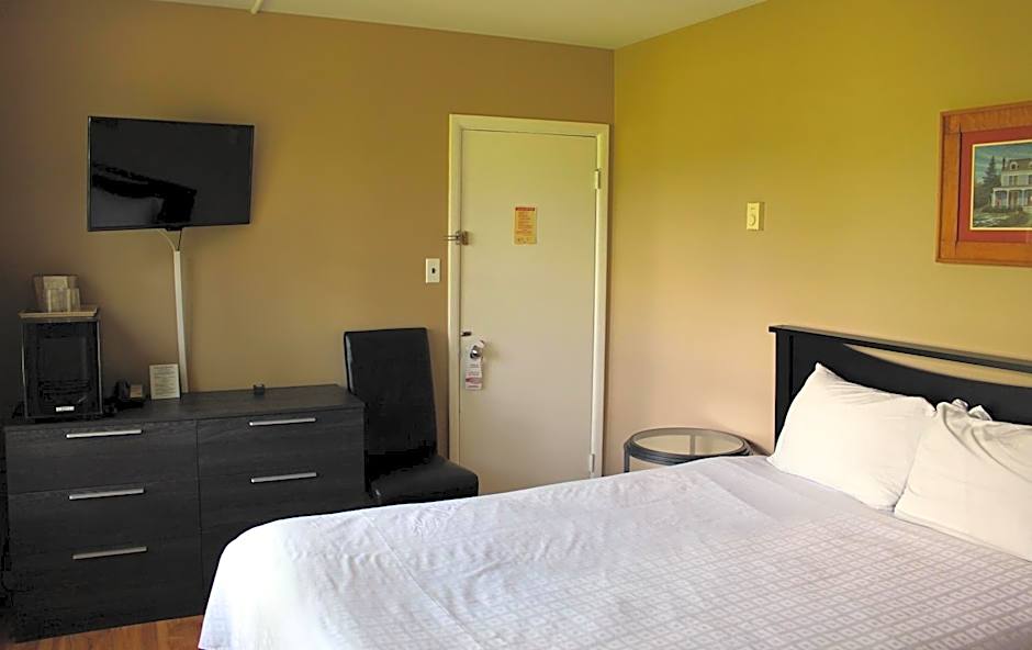Photo 1 of 7 of 1 Queen Bed