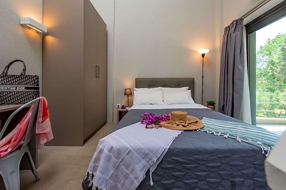 Sani More & Sani Woods