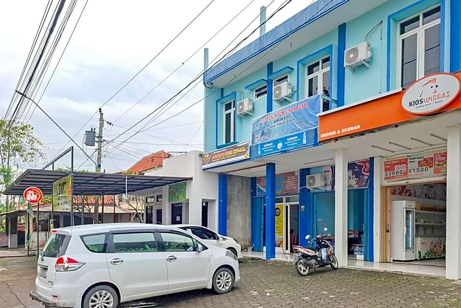 RedDoorz Syariah at Fariza Guesthouse Kendal