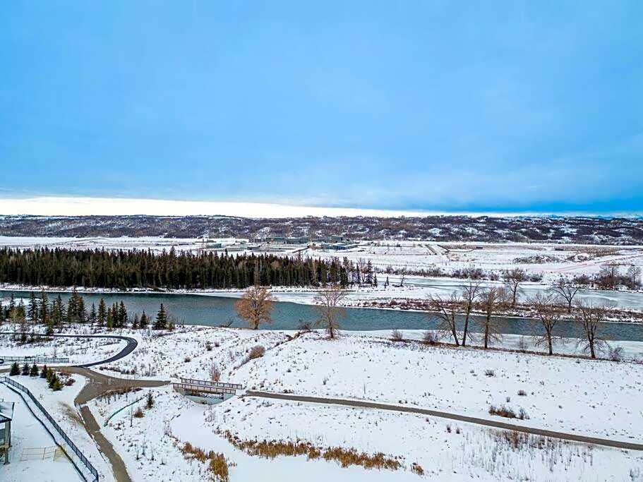 Luxury-4bed with AC-86"TV-BrandNew in Cranston, Calgary