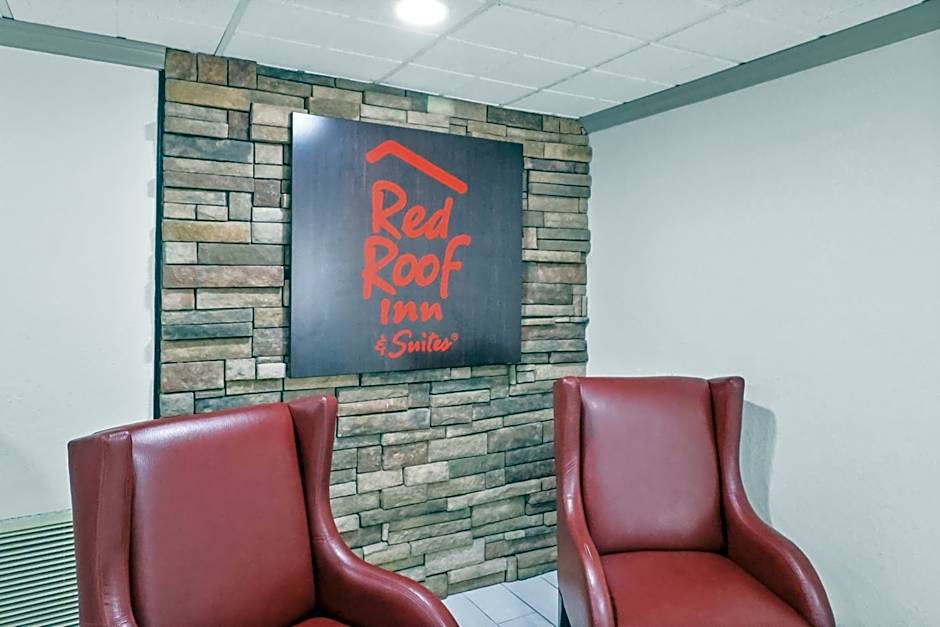 Red Roof Inn & Suites Fayetteville-Fort Bragg