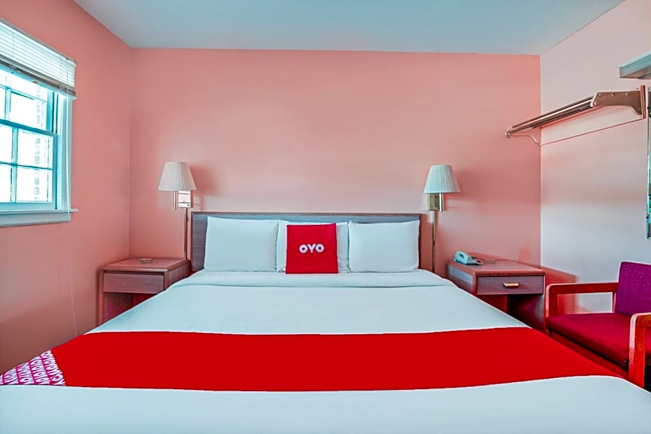 Photo 1 of 6 of 1 Queen Bed