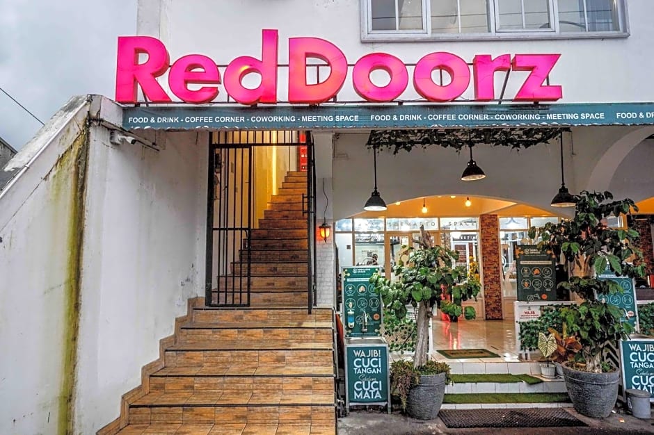 RedDoorz near Rita Super Mall Purwokerto