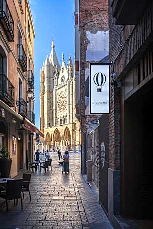 GLOBETROTTER HOSTEL, by Albany