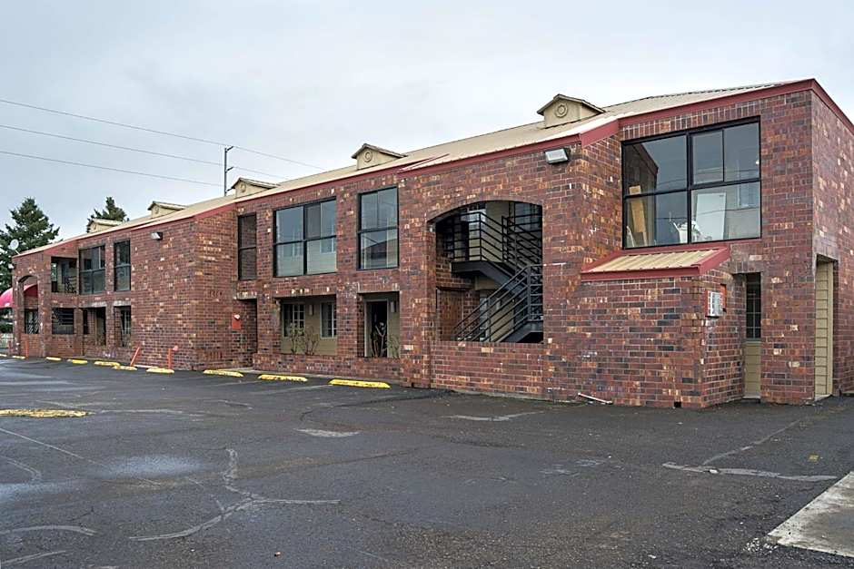 Motel 6-Canby, OR