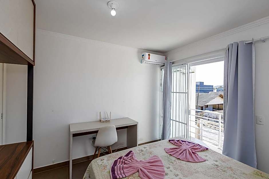 Completa casa apenas 700m da praia