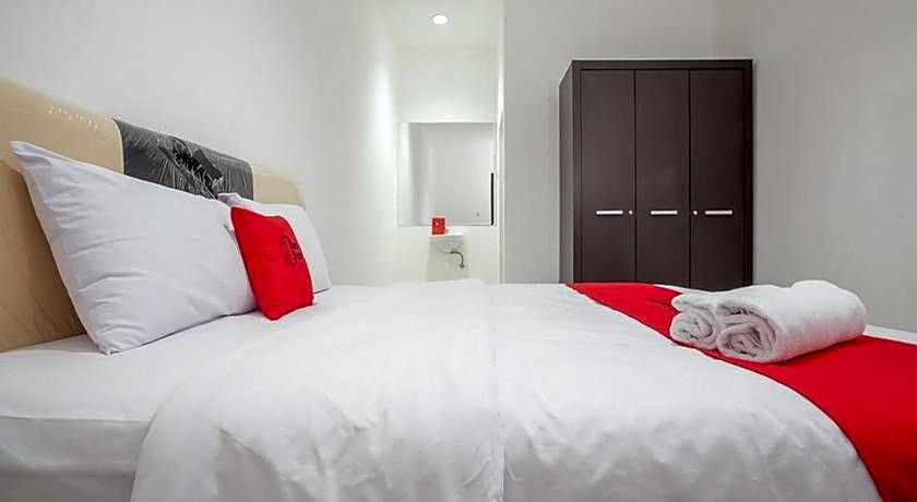 RedDoorz @ Kertajaya Surabaya