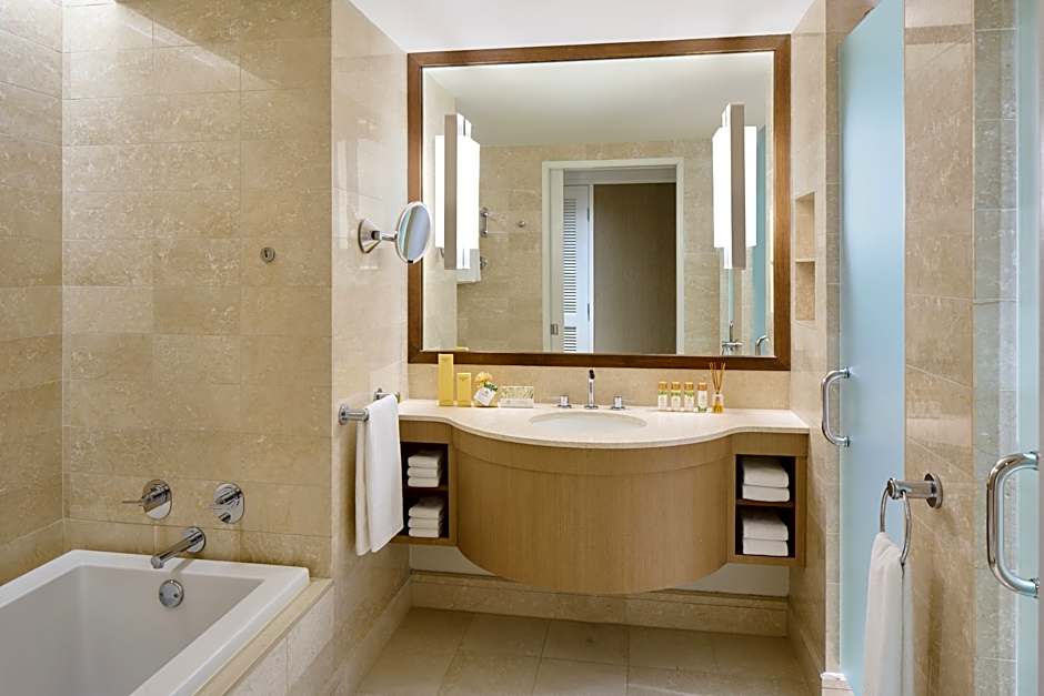 Photo 1 of 3 of Club Premier 2 Queen Beds, Ocean front