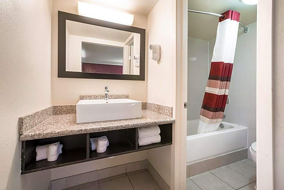 Red Roof Inn North Dallas - Park Central