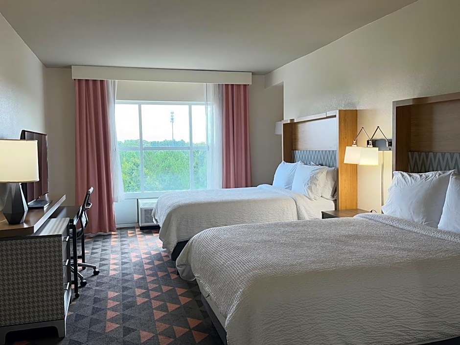 Holiday Inn Hotel And Suites Fayetteville W-Fort Bragg Area By IHG