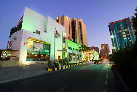 Holiday Inn Suites Kuwait Salmiya By IHG
