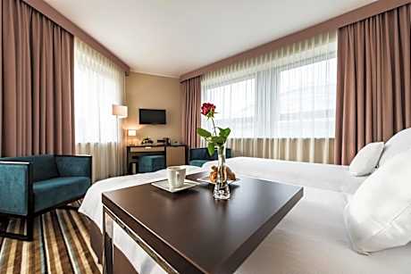 Hotel Victor Pruszkow DeSilva