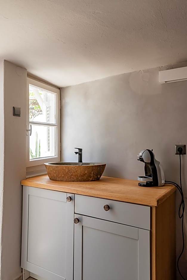 Rania Apartments Sea View