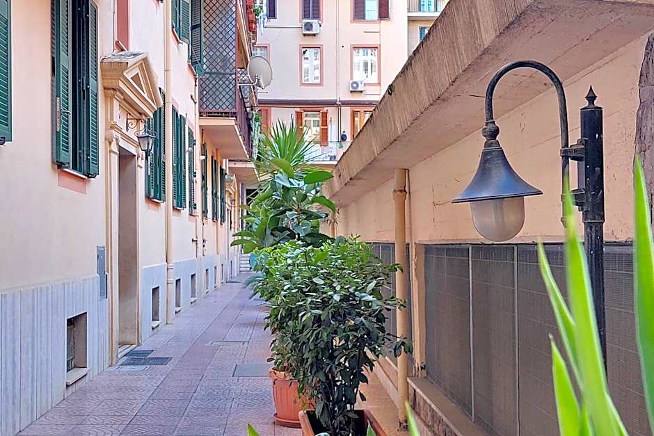 Opera Inn Suites - Rooms and Apartments