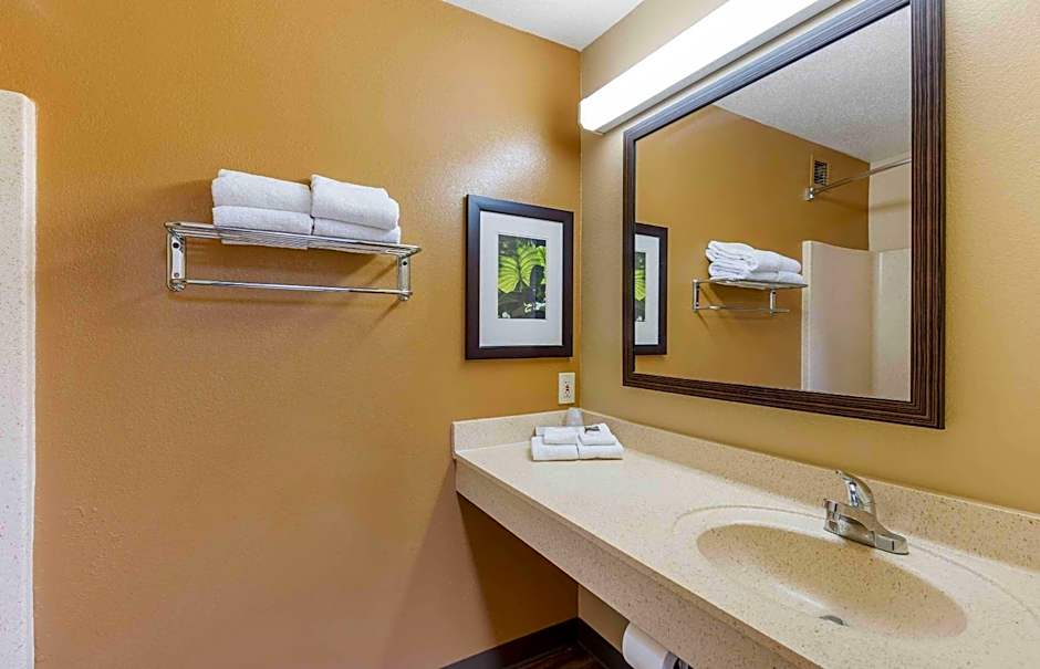 Extended Stay America Select Suites - St. Louis - Westport - East Lackland Rd.