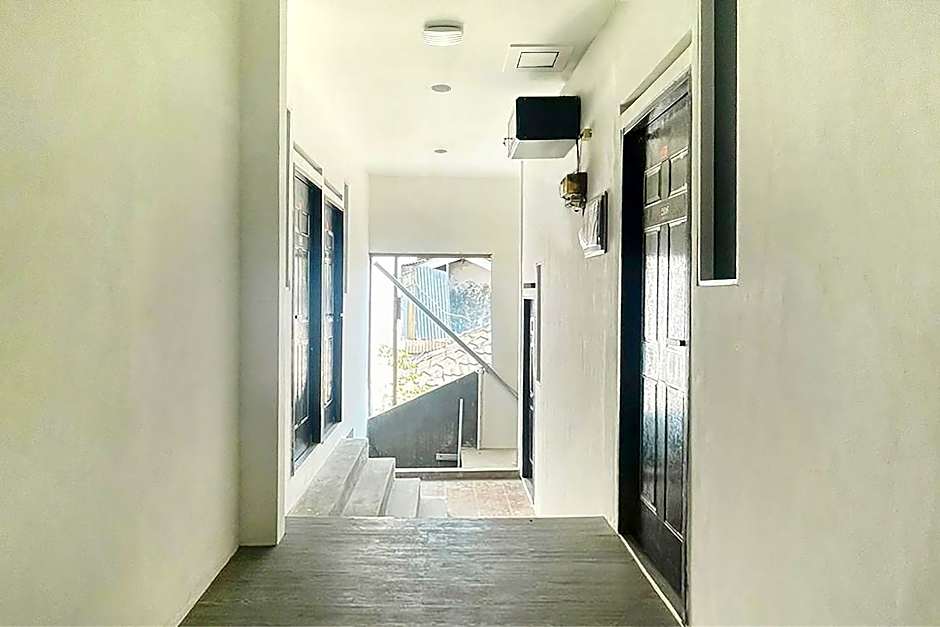 Urbanview Don Juan Pondok Gede by RedDoorz