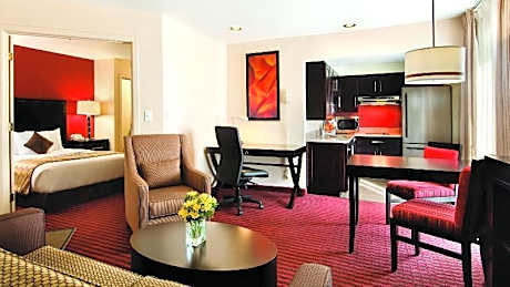 Accessible One Bedroom One Queen With Rollin Shower