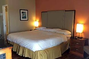 King Room with Kitchenette - Non-Smoking