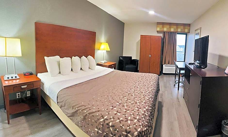 Ashbourne Hotel Canton/Hall of Fame I-77