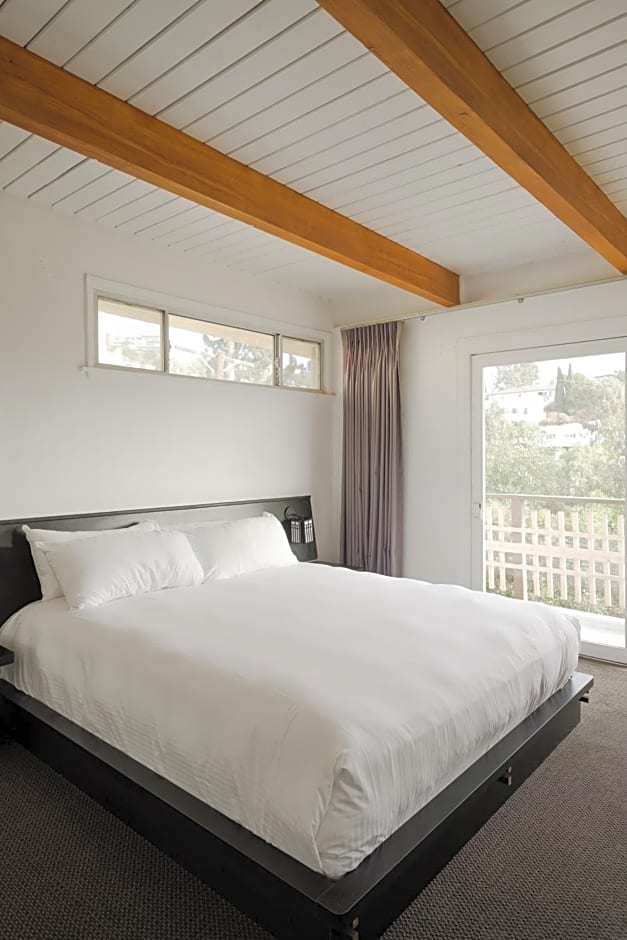 Hollywood Hills Hotel