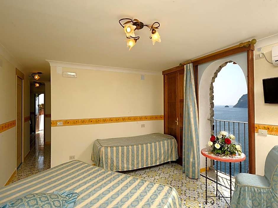 Photo 1 of 7 of Quadruple Room