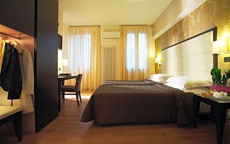 Gold Double or Twin Room