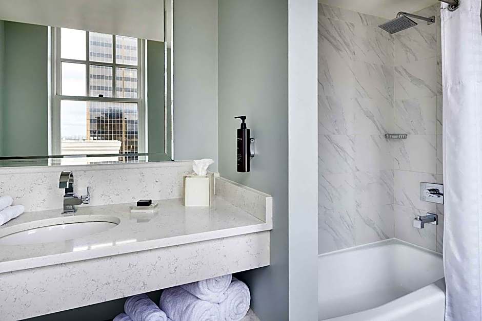 Redmont Hotel Birmingham, Curio Collection by Hilton