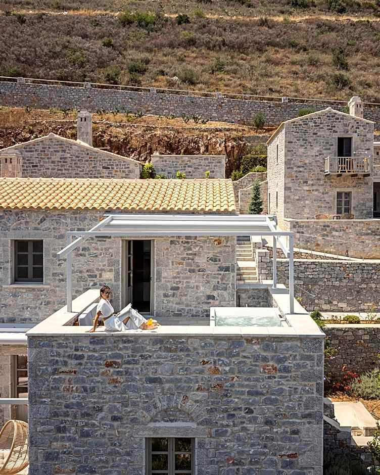 Trapela Limeni Luxury Suites