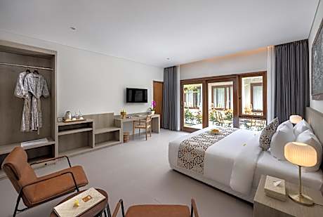 Bungalow with Garden View