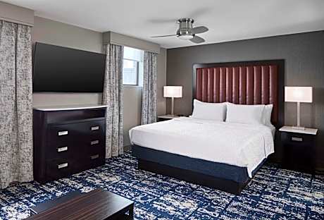 1 King Bed Courtyard View Studio