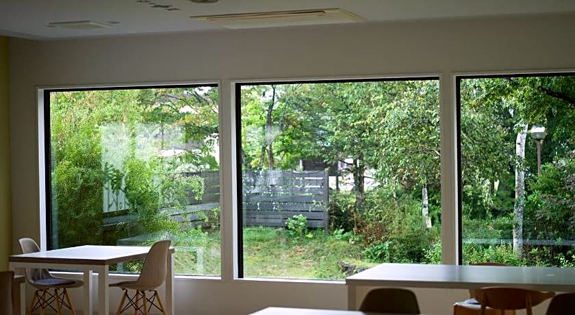 Holiday House Green Garden