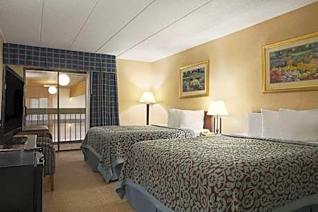 Queen Room with Two Queen Beds - Smoking