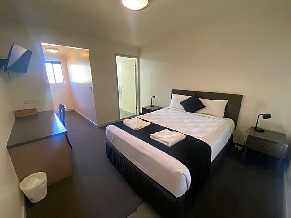 Dooley's Tavern & Motel Springsure