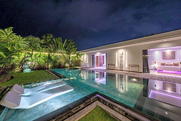 Elegant 3BR Villa Tira in Central Seminyak