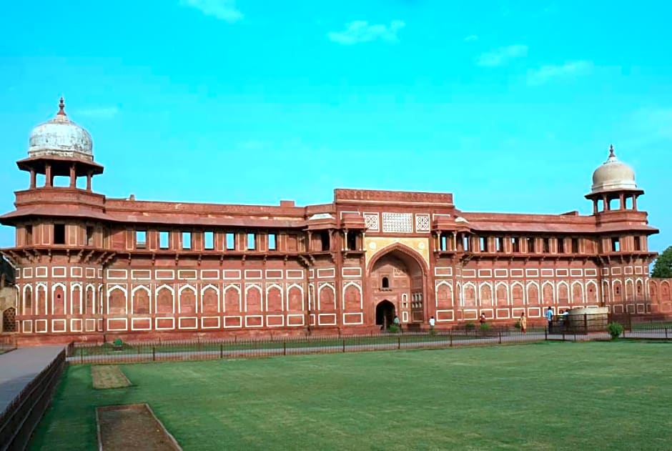 HOTEL SIDHARTHA (600 meters from Taj Mahal)