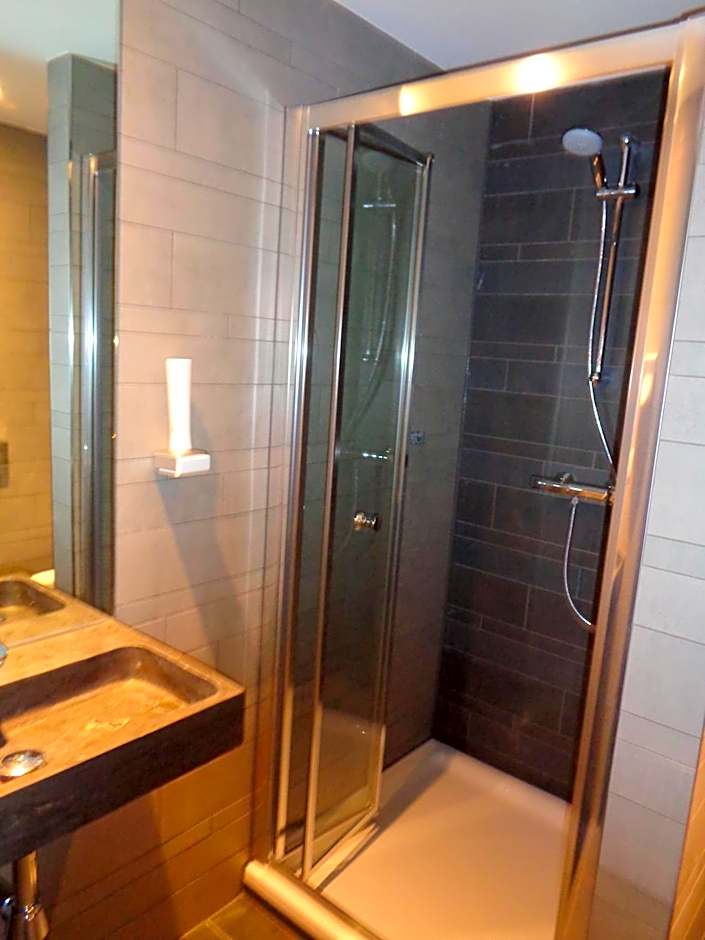 Brxxl 5 City Centre Hostel