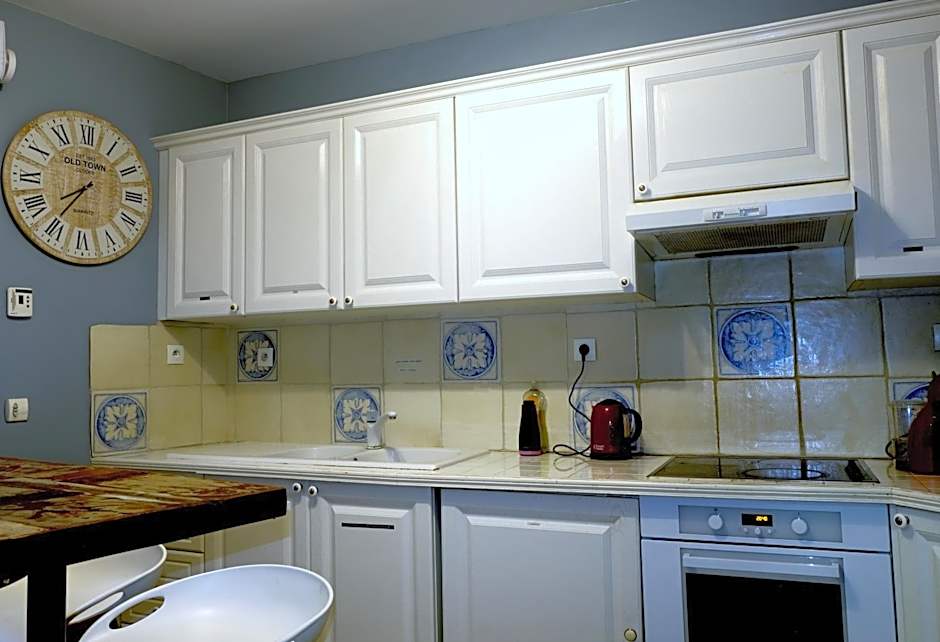 LA MARINA-Center-Parking-StationtoParis