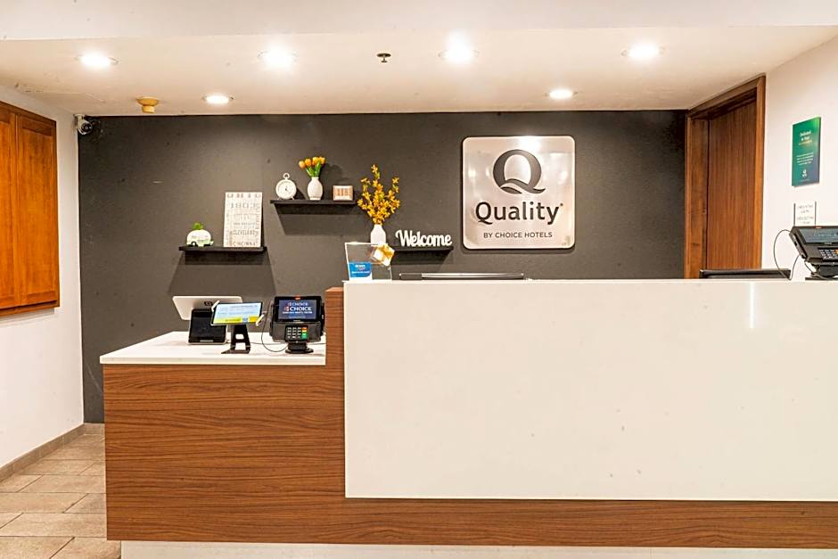 Quality Inn & Suites Oakwood Village - Cleveland South